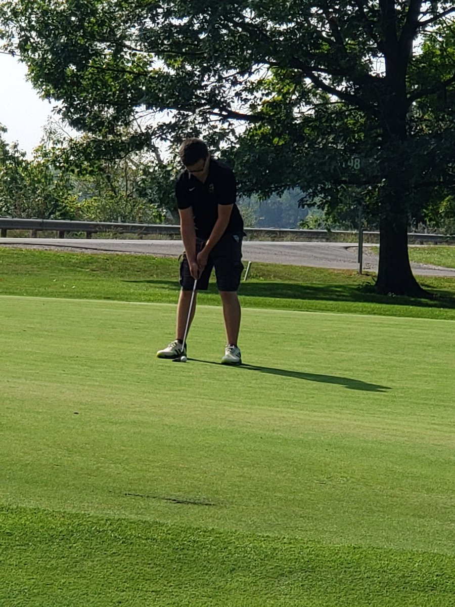 EVGvikings's tweet photo. Shively with the putt. #NWOAL #Auglaize https://t.co/MfBVOd8SRh