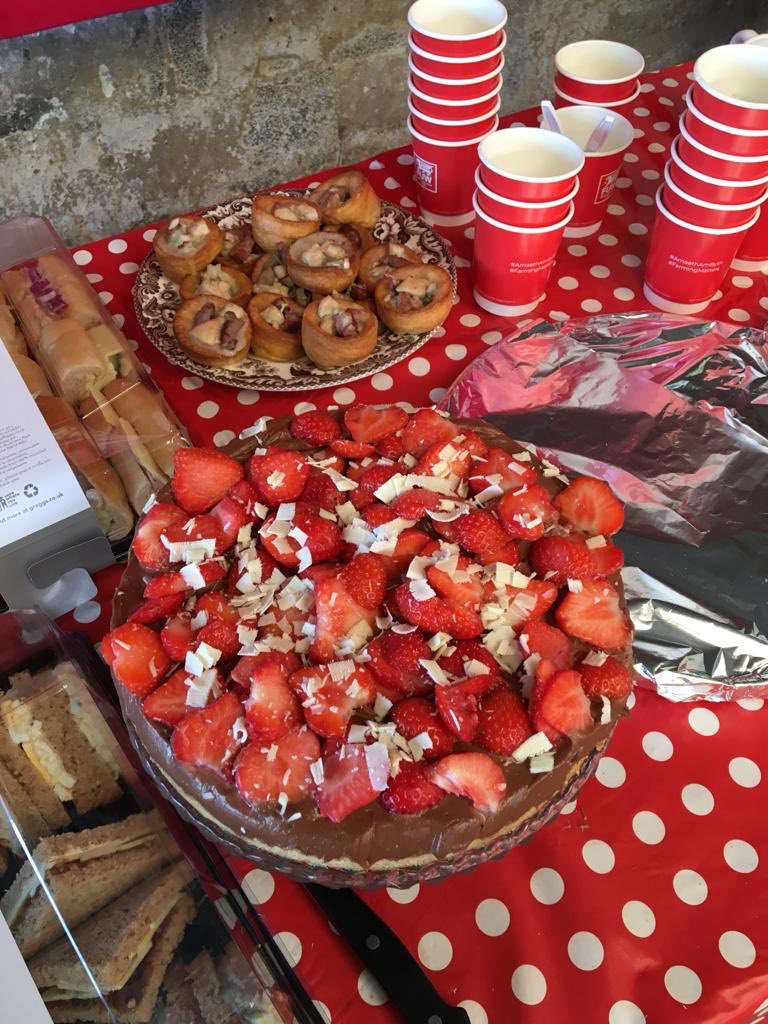 Braf ymweld â Fferm Perthigwynion yn Rhydyfro a sgwrsio gyda Hywel Davies a gyda <a href="/glyndylasau/">glyn Roberts</a> o <a href="/FUW_UAC/">FUW - Undeb Amaethwyr Cymru</a> am ffermio, cynhyrchu bwyd, Brexit a’r amgylchedd. 

Good to visit Hywel Davies at Perthigwynion Farm to talk farming, sustainable food production, Brexit and the environment.