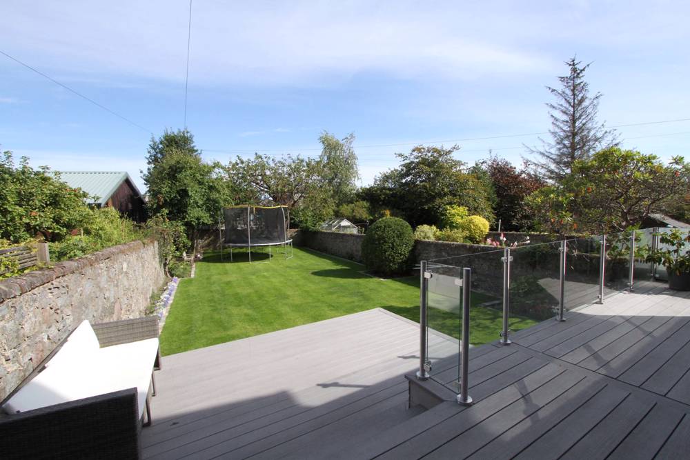 ASPC_UK's tweet photo. It isn’t hard to see why this impressive three bedroom west-end home is our #MostViewedProperty this week! Just look at that decking – perfect for al fresco dining in the summer months: https://t.co/1bYbzJuoQd https://t.co/UWKw6hhlW7