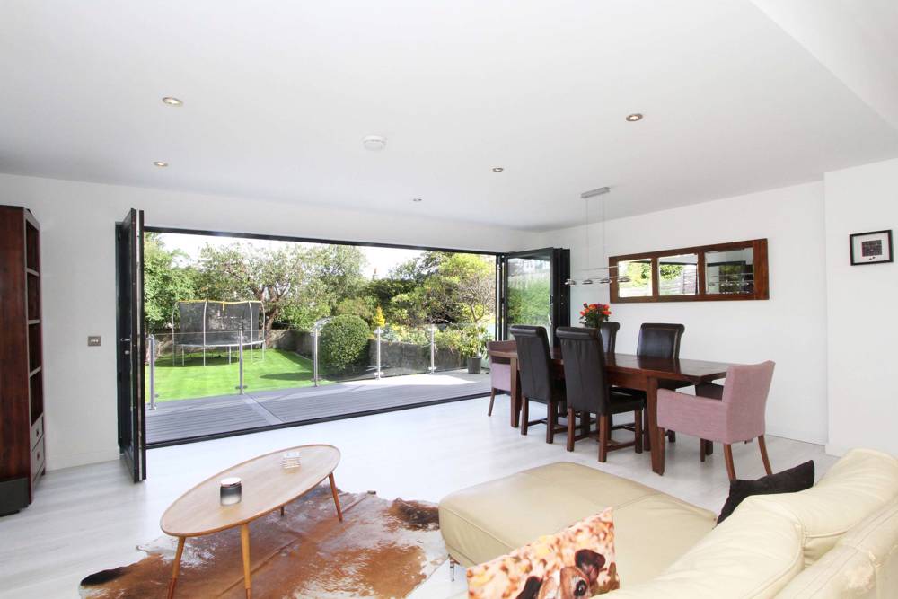 ASPC_UK's tweet photo. It isn’t hard to see why this impressive three bedroom west-end home is our #MostViewedProperty this week! Just look at that decking – perfect for al fresco dining in the summer months: https://t.co/1bYbzJuoQd https://t.co/UWKw6hhlW7