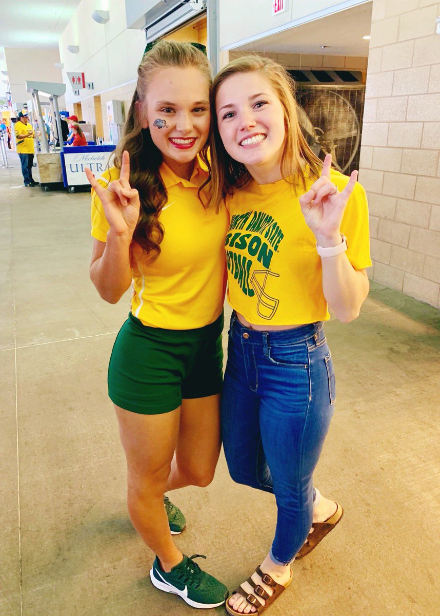 ndsu_ba's tweet photo. Starting off the weekend like: 😁🤘Happy Friday, NDSU! We can’t wait to see all of your Bison Pride at tomorrow’s home game. See you at the Dome! #GoBison https://t.co/OoZUAJexIy
