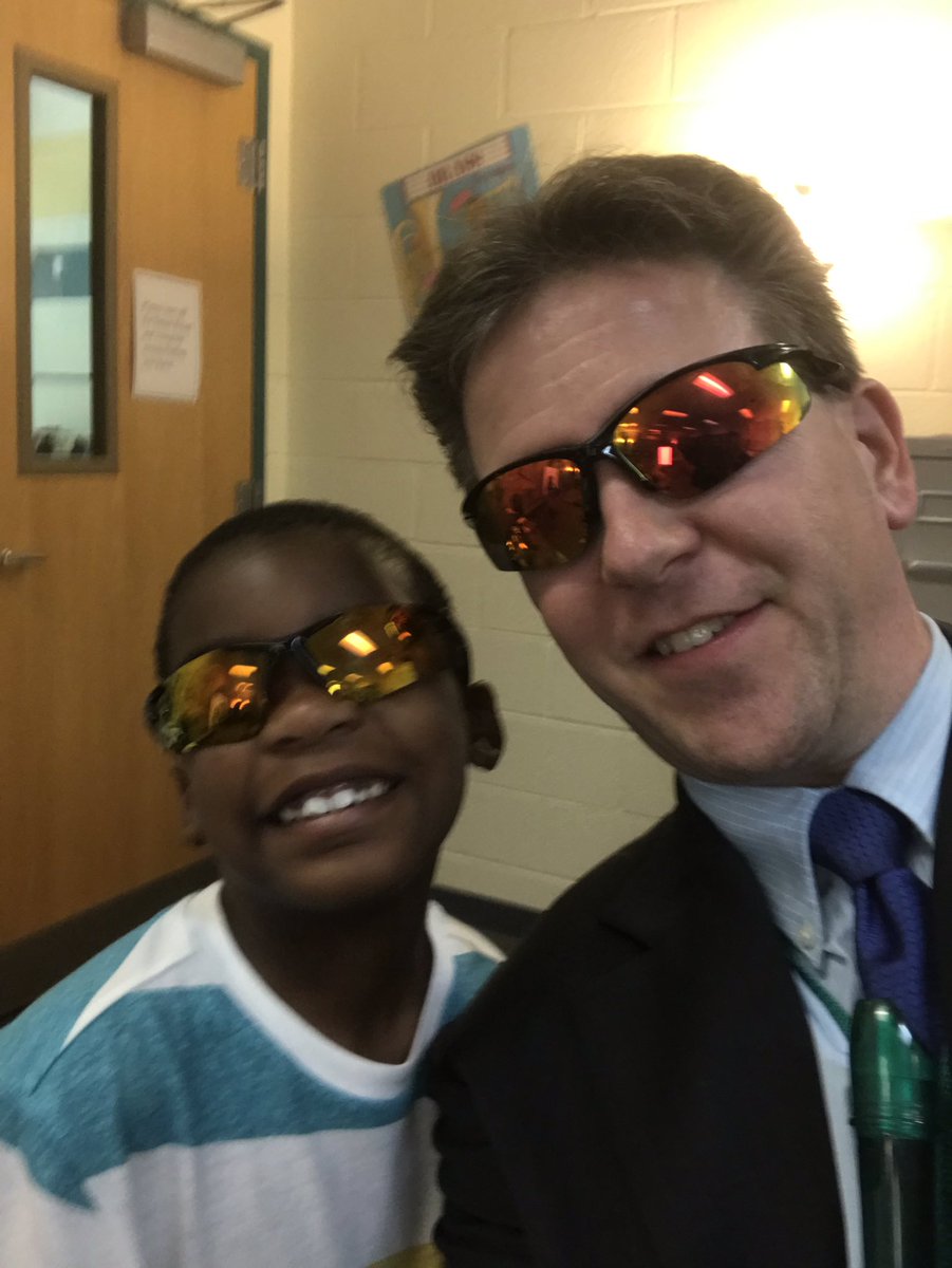 tunemanwilson's tweet image. Happened to be twinning today! #MWESBetterTogether @MaryWilliamsES 
Putting a positive perspective on impacting education! #PureFun