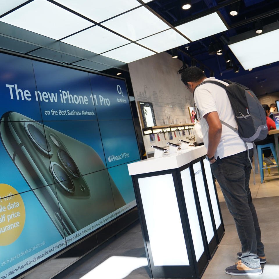 TCC_HQ's tweet image. Everybody say cheeeese….cake. Another successful launch day with @O2 across London, Manchester, Liverpool and Birmingham bringing custom cheesecake making to the very people that brought you the #CustomPlan. Something to snap and post with that brand-new #iPhone 📷