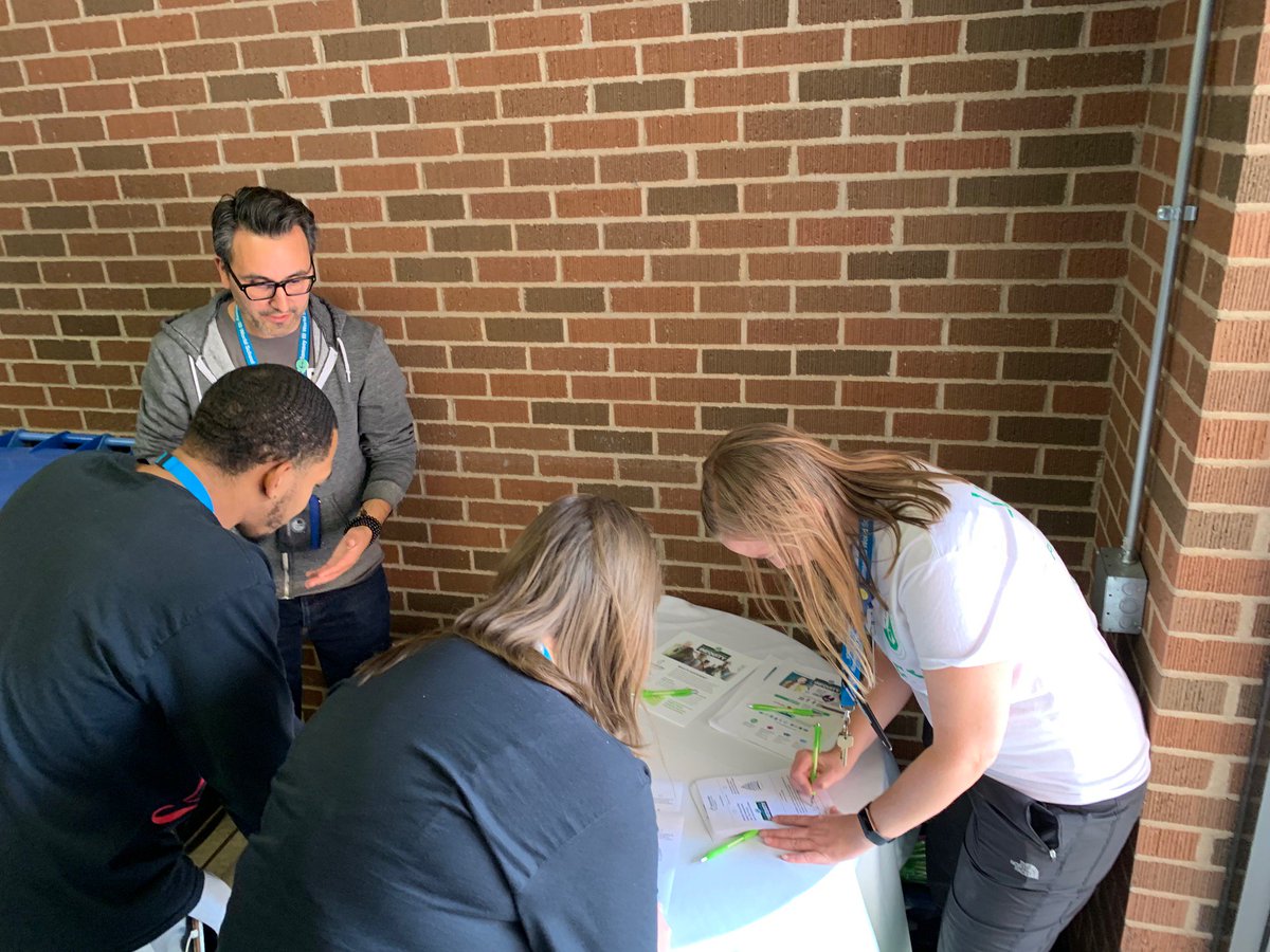 Ed4Excellence's tweet photo. Our #E4EMN team brought the grilled cheese food truck to Ramsey Middle School in St. Paul where, over some delicious sandwiches, educators discussed how to better recruit and retain great teachers in our highest-needs schools. #MNpoli #MNedu Learn more --> https://t.co/RS036wzFAK https://t.co/dUdstKiFAV