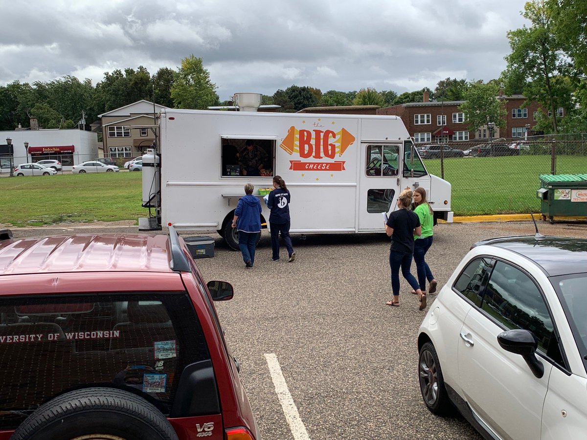 Ed4Excellence's tweet photo. Our #E4EMN team brought the grilled cheese food truck to Ramsey Middle School in St. Paul where, over some delicious sandwiches, educators discussed how to better recruit and retain great teachers in our highest-needs schools. #MNpoli #MNedu Learn more --> https://t.co/RS036wzFAK https://t.co/dUdstKiFAV