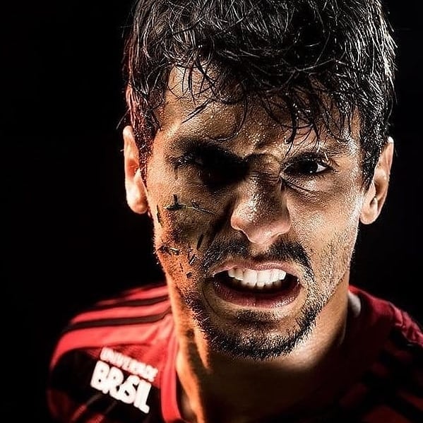 PrazerCRF's tweet photo. ATENÇÃO⚠️: Tite convoca dois do Flamengo (Rodrigo Caio e Gabriel Barbosa) e dois do Grêmio (Matheus Henrique e Everton) entre os 23. Gabriel Jesus de volta. Novidade é Renan Lodi, do Atlético de Madrid.🔴⚫ https://t.co/awj3RIXna2