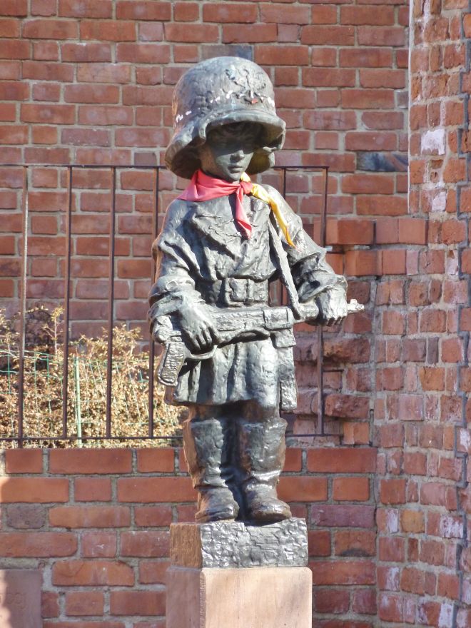 RoninPoland's tweet photo. #DYK that Witold #Modelski was only 11 when he was awarded the Polish Cross Of Valour❓
He was a liaison in the "Gozdawa" & "Parasol" battalions of the Home Army (AK) during the #WarsawUprisng & demonstrated unprecedented bravery.
Witold was killed by Germans on Sept. 20, 1944. https://t.co/tm6T0CFKEe