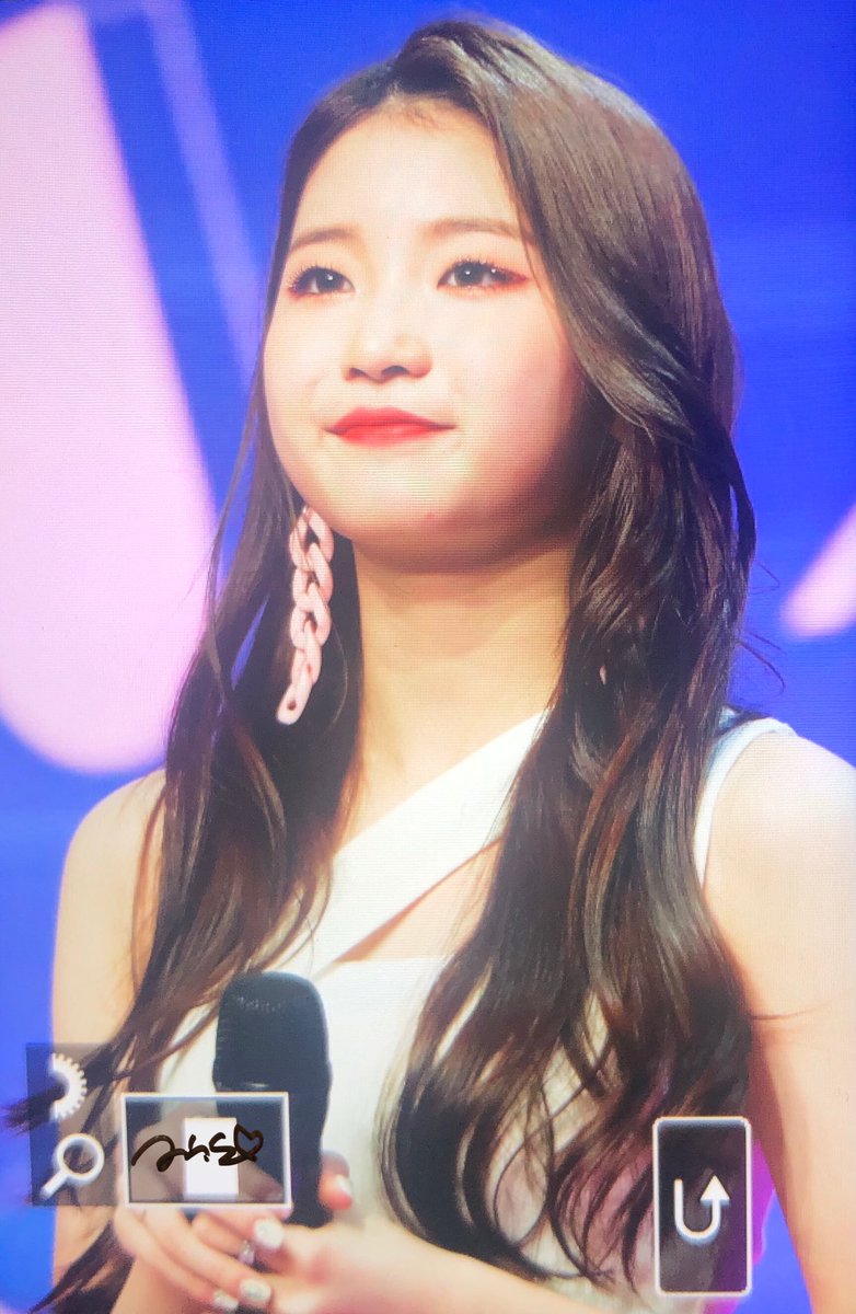 Saturday_MINSEO's tweet photo. 190920  [IKYK] 쇼케이스 프리뷰 

너무 너무 귀여워 🥺
#세러데이 #SATURDAY #3rdSingleAlbum #BByong #뿅
 #세러데이뿅
#박민서 #민서 #MINSEO #ミンソ

@saturday718 https://t.co/nE3nND1eZy