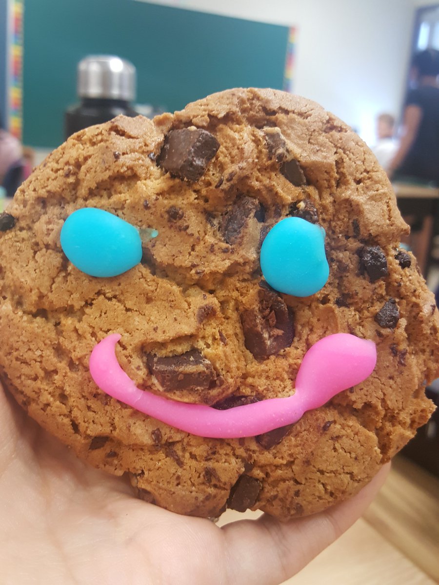 MsDemkowicz's tweet image. Reminding my students to smile at at new opportunities, and consider it as a bridge down a new path.