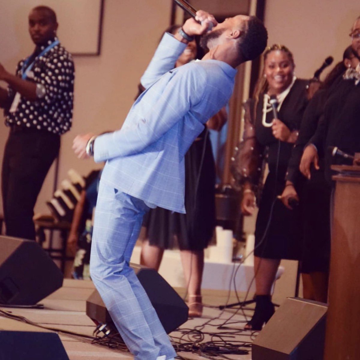 dwoodyd's tweet photo. When you go for a note no one was expecting! 😂😂😂 #ilovetosing #freshwind #hitthatnote #putyoweightonit https://t.co/pLbsWV7z67