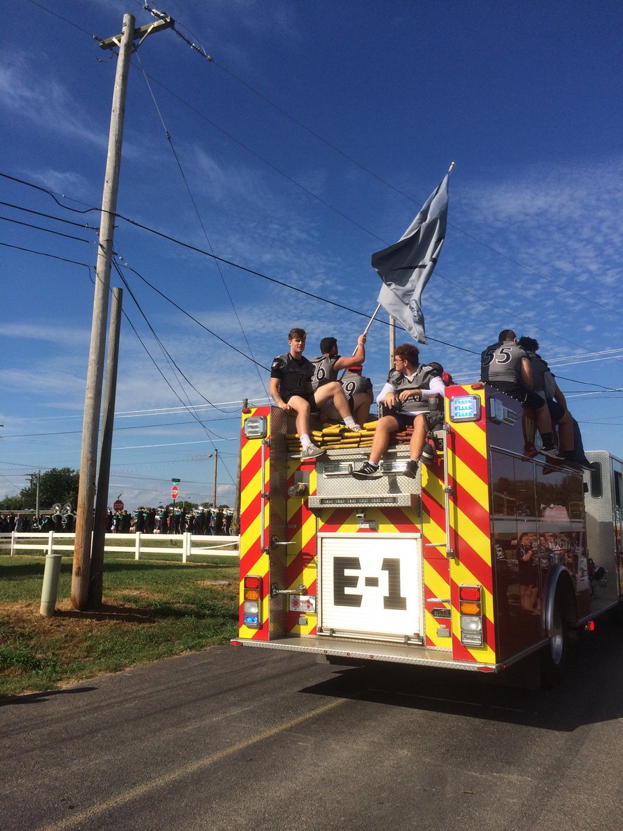 carriedawaycs's tweet photo. Having a blast at our #Willardhomecoming parade GO TIGERS! @willardschools @willardistigers https://t.co/KC7w0TPq0F