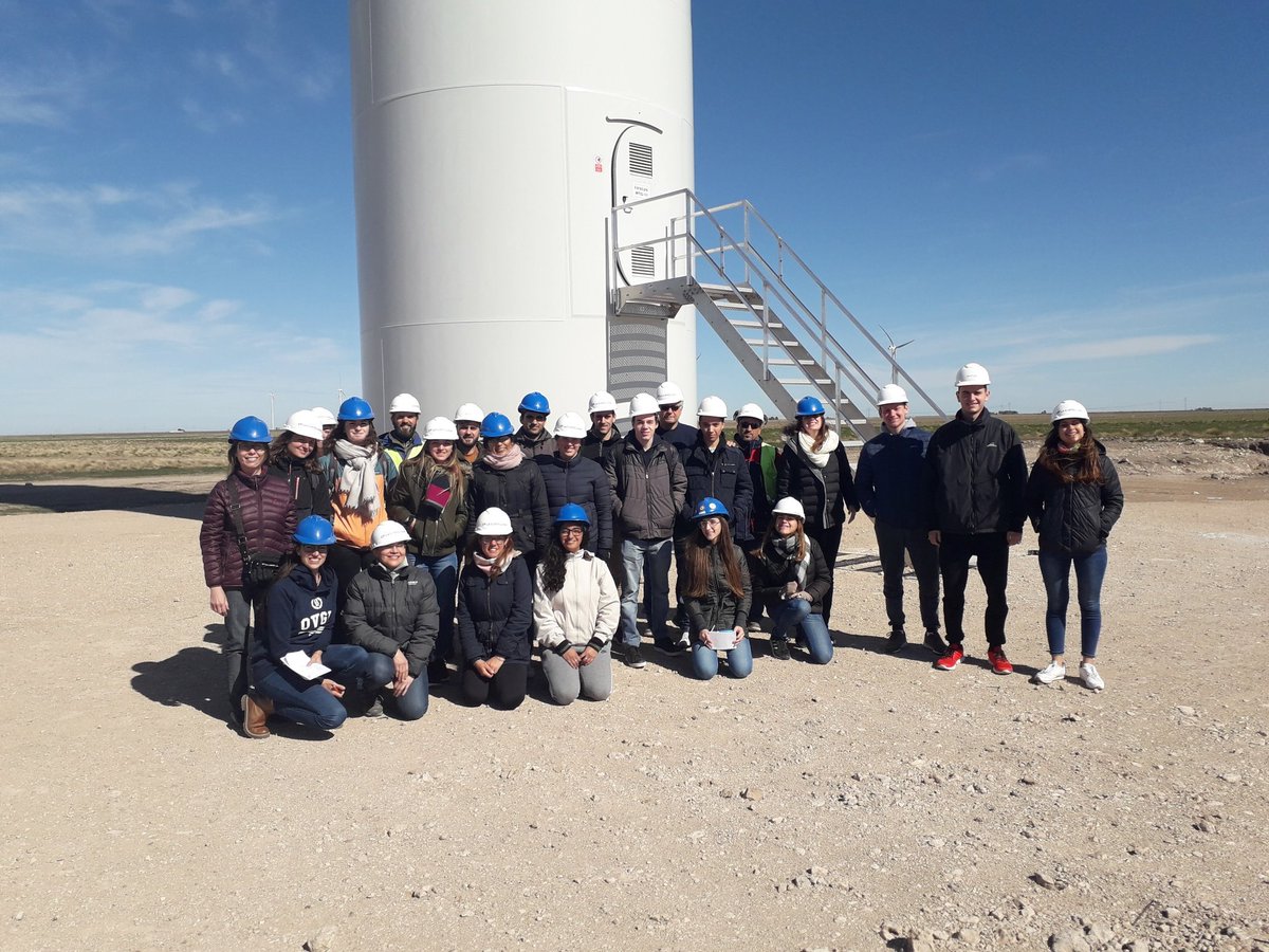 CPRenovables's tweet photo. Recibimos nuestro primer grupo de visitantes en el PE Vientos La Genoveva II. Ellos son alumnos y docentes de la cátedra Seminario de Gestión Ambiental para la carrera #TecnicaturaUniversitariaenMedioAmbiente de la #UNS. Gracias por su visita!!. #EnergiasLimpias #EnergíaEólica https://t.co/87Nio5ilOi