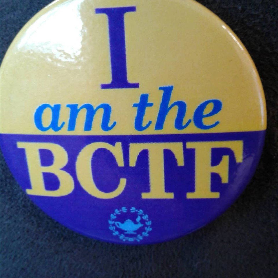 teacherinqathet's tweet image. #ButtonChallenge My union is advocating for better working and learning conditions in schools, and fighting for social and environmental justice in our world. I&apos;m proud to be a @bctf teacher. :)

#bced #bcedchat #bcpoli