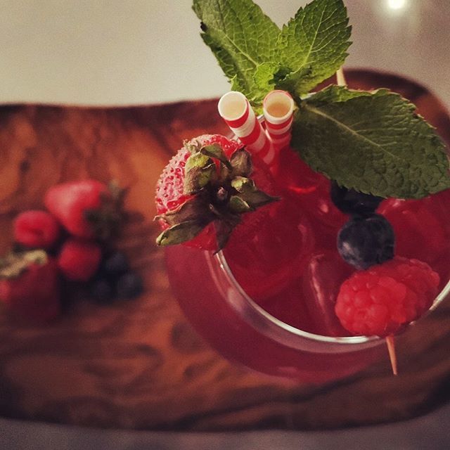 🍇 FRUITY FRIDAY 🍇 It’s  FRI-YAY &amp; we’ve still got SUMMER SUN ☀️ Head into Lymm and join us for drink. Our tables are out in the SUNSHINE waiting for you to finish work! #fridaydrinks #fruityfriday #joinis #friyay #lovewine #lovegin #winekitchenlymm #lymmvillage #warrington #…