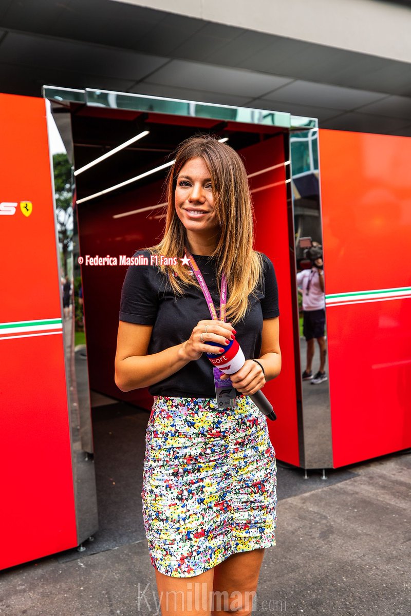 FMasolinF1fans's tweet photo. Appuntamento tra poco, alle 18, su @SkySportF1 per il #PaddockLiveShow, dove la splendida @FedericaMasolin ci introdurrà tutti i temi di questa prima giornata in pista per il #SingaporeGP!!
📸@KymIllman
@F1 @SkySport @SkySportF1 #f1 #Formula1 #SkyMotori #SkySport #SingaPower https://t.co/efx0I3I57U