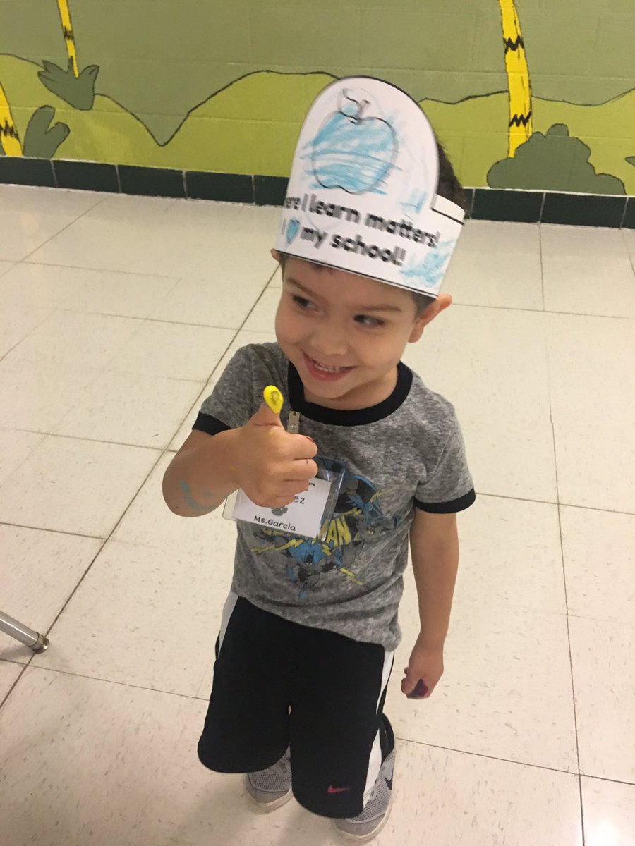 JAndersonB220's tweet photo. Green Apple Day of Service is off to the best start! We are so grateful for all of our amazing volunteers. #LifeintheW #wherewelearnmatters @WPrimary50 @Woodland50News @StaceyJAnd https://t.co/h3MpMm9kiL