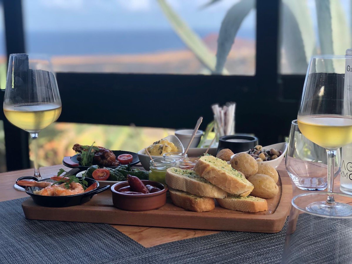 GrillenTinajo's tweet photo. Brunch platter for 2 with glass of wine included, everyday from 12-4pm only €12.50 per person! @GrillenTinajo Lanzarote https://t.co/JFFyLKyhR6