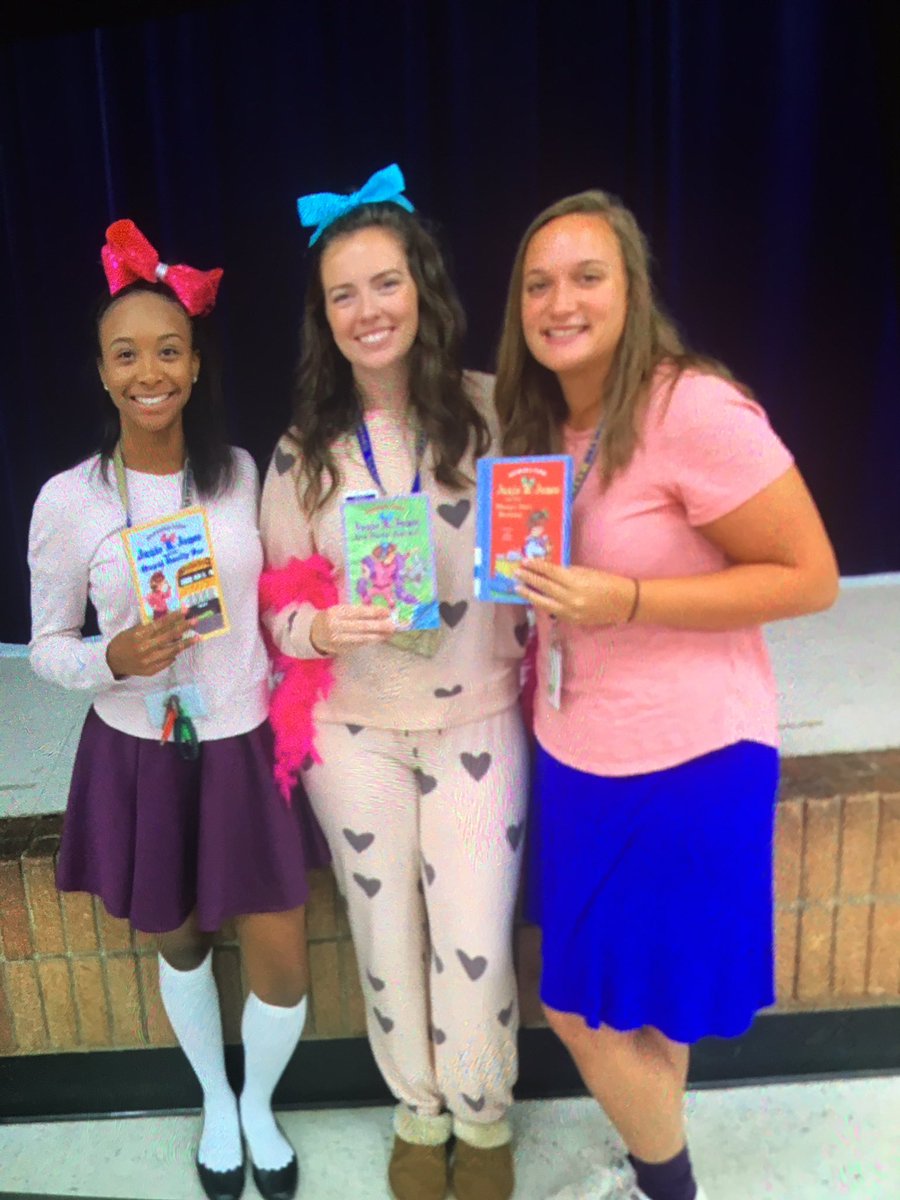 PrincipalDrH's tweet photo. Literacy kick off was a blast!! 💯#powerinreading 📚#staffcommittment https://t.co/58zSRGEu8m