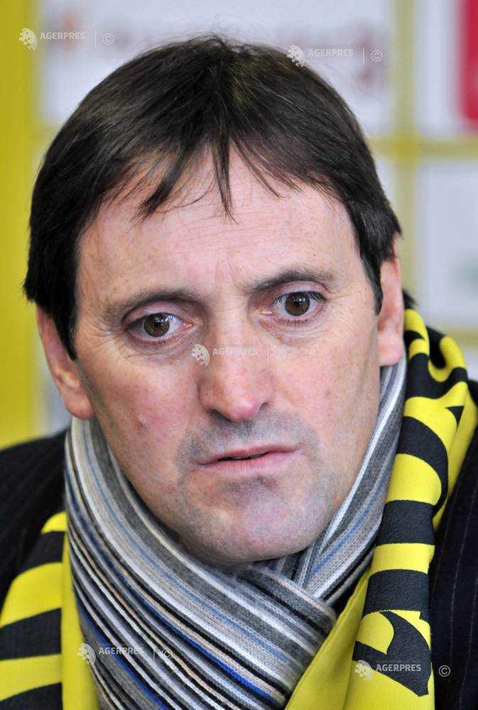 Cameroon's new football coach who replaces the dismissed Clarence Seedorf