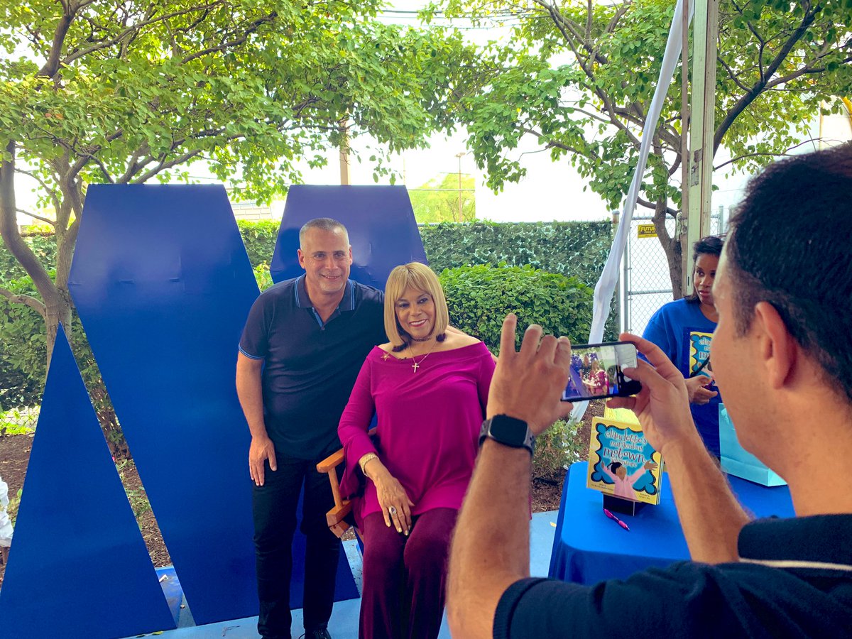 Motown_Museum's tweet image. In town for Motown 60 Weekend, @TheMiraclesbyCR—the First Lady of Motown—is at #MotownMuseum signing copies of her new first #Motown-themed children’s book, “Claudette’s Miraculous Motown Adventure”. Stop by before 6:30 PM for your chance to meet her!