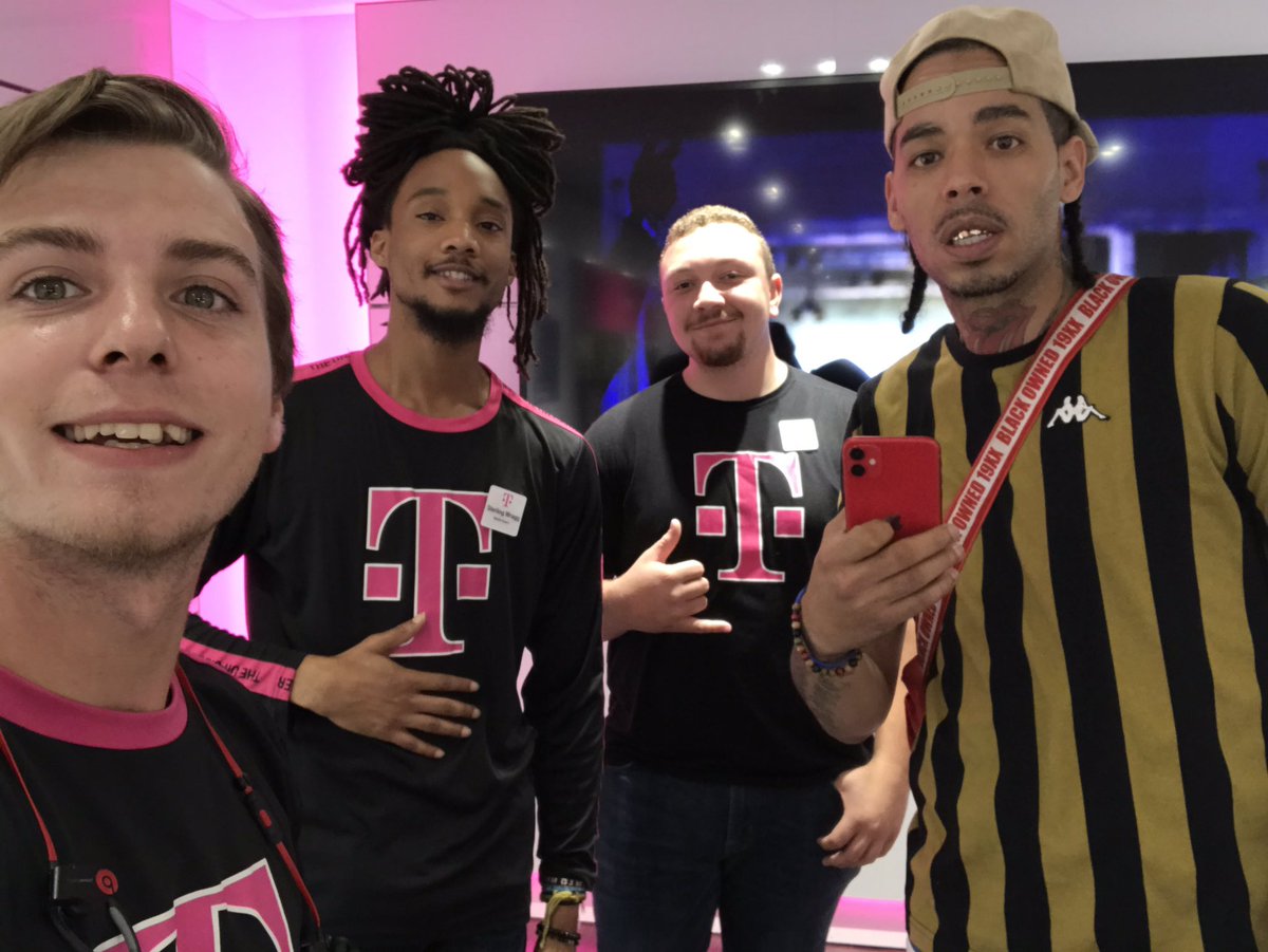 BreitfelderTony's tweet photo. Always a pleasure helping out my guy Sunny. Been coming to see me for almost 5 years straight. Come down to 6th street and get treated like family. #family #uncarrier @CaseJason @wraju123 @jeffbookout https://t.co/qfwyCZ4LOp