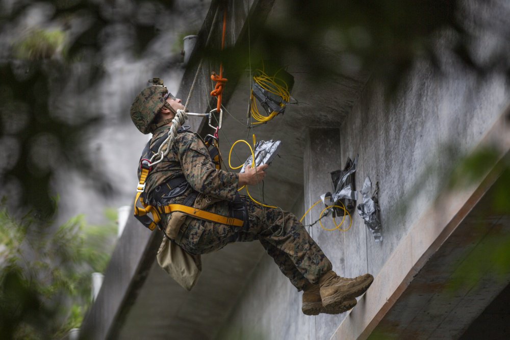 USPACOM's tweet photo. @PacificMarines with #3MD participate in EOD Exercise 2019. #EODEX19 trains #Marines in simulated #chemical and #explosive hazard scenarios at #CampHansen. #readiness #lethality #BOOM #FreeandOpenIndoPacific https://t.co/53najEA63N