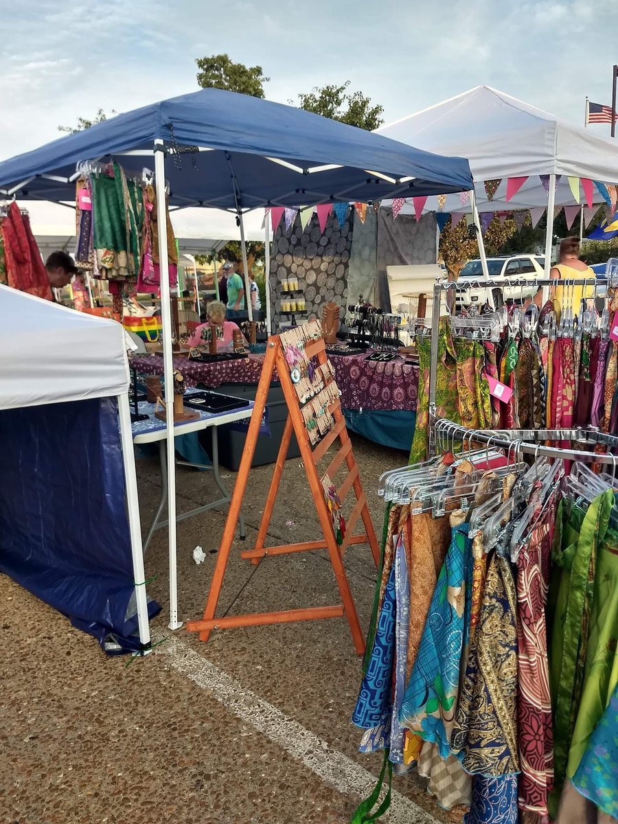 porkstock's tweet photo. Eighty non-food vendors at #bbqontheriver next weekend in #downtownpaducah. Get sum shopping in while you stuff your pie hole. https://t.co/tysJiF8sH7