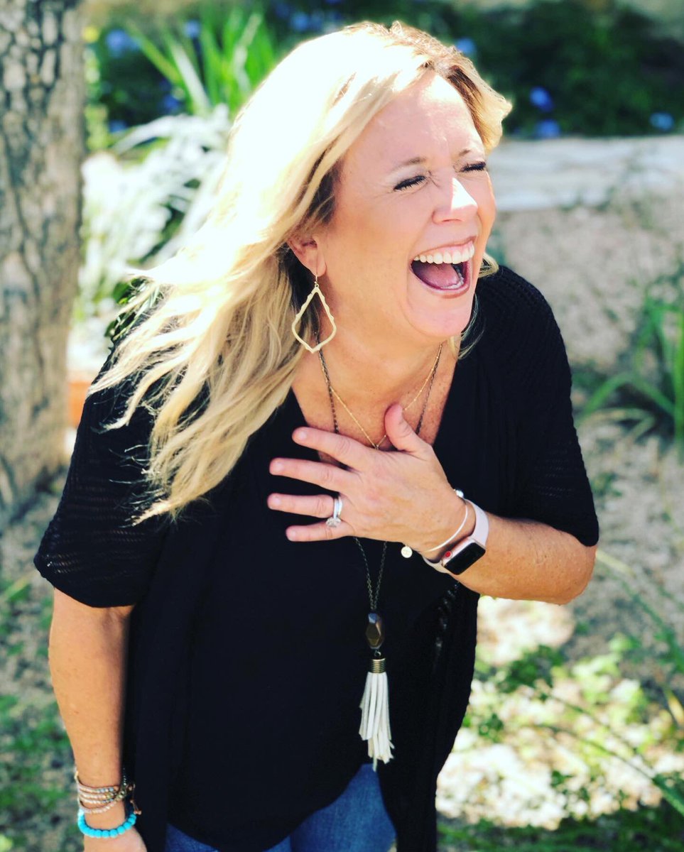 Just_NicoleS's tweet photo. Friday vibes... ๐ #smilingthroughlife #yolo #laughoften https://t.co/uMOySCeKdt