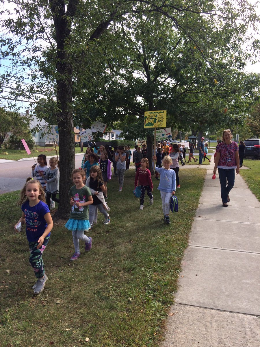 CAsaroStem's tweet photo. Flynn students sharing their voices to find solutions to climate change. #bsdvt @campanelli_ms @kbrownflynn @hodgson_thea @SheldHeld https://t.co/kvNrh7ZN4C