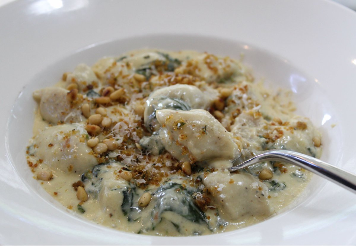 Gnocchi Al Gorgonzola always satisfies those carb cravings. Made with Gorgonzola cream sauce, spinach, pine nuts, gremolata &amp; house-made potato gnocchi. .
.
.
#Hamont #gnocchi #delish #yummy #eeeeeats #eatlocal #italian #Burlont #burlontfoodie #Hamontfoodie