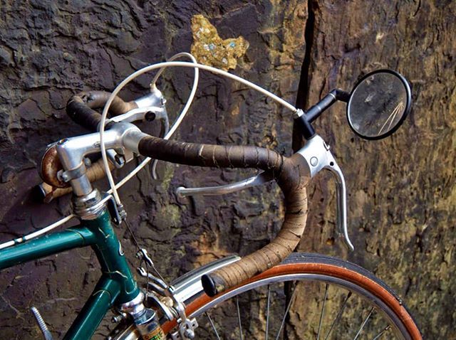 JohnSavidi's tweet photo. As found

#Bicycle #TouringBike #Dawes #Galaxy #Tourer #VintageVelo #Cycle #Velo #DropBars ##DawesGalaxy #SteelisReal #ClassicBicycle #Barnfind #UrbanVelo  #Cycling #RetroRide #Ride https://t.co/Gjc7a0RdQc https://t.co/2924xWlBOK