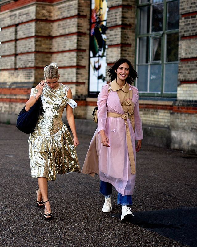 JohnSavidi's tweet photo. @pixiegeldof and @alexachung arriving for @simonerocha_ 
#LFW #FashionWeek #Stylish #Model #LondonFashionWeek #PixieGeldof #AlexaChung #SimoneRocha #StylishWoman #ModelsOffDuty #JohnnyKiev https://t.co/g2ggNZE71x https://t.co/d4mnPRvvh6