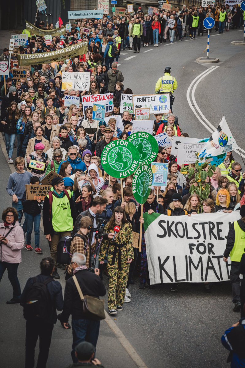 FFF_Sweden's tweet image. SKOLSTREJKEN I STOCKHOLM!! 
Över 10 000 ungdomar tog över gatorna för att kräva att våra politiker ska agera för att stoppa klimatkrisen! #FridaysForFuture #GlobalClimateStrike #GlobalClimateStrikes