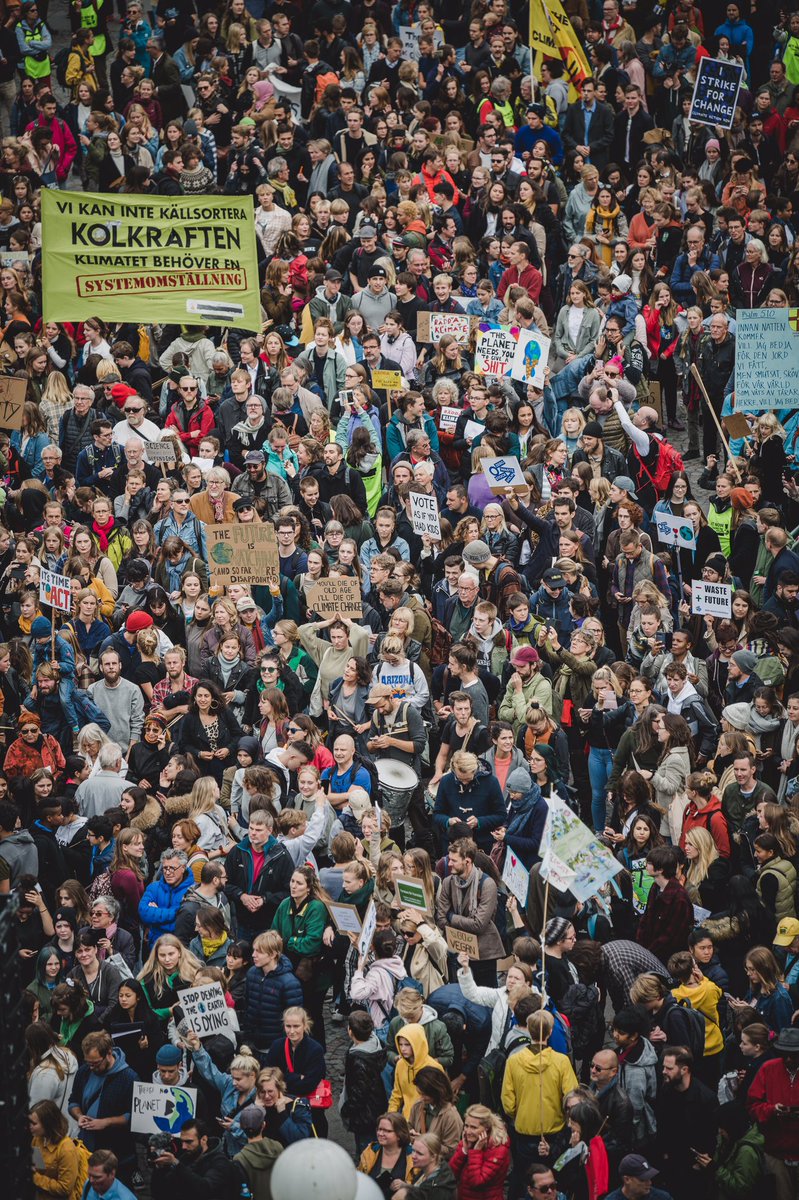 FFF_Sweden's tweet image. SKOLSTREJKEN I STOCKHOLM!! 
Över 10 000 ungdomar tog över gatorna för att kräva att våra politiker ska agera för att stoppa klimatkrisen! #FridaysForFuture #GlobalClimateStrike #GlobalClimateStrikes