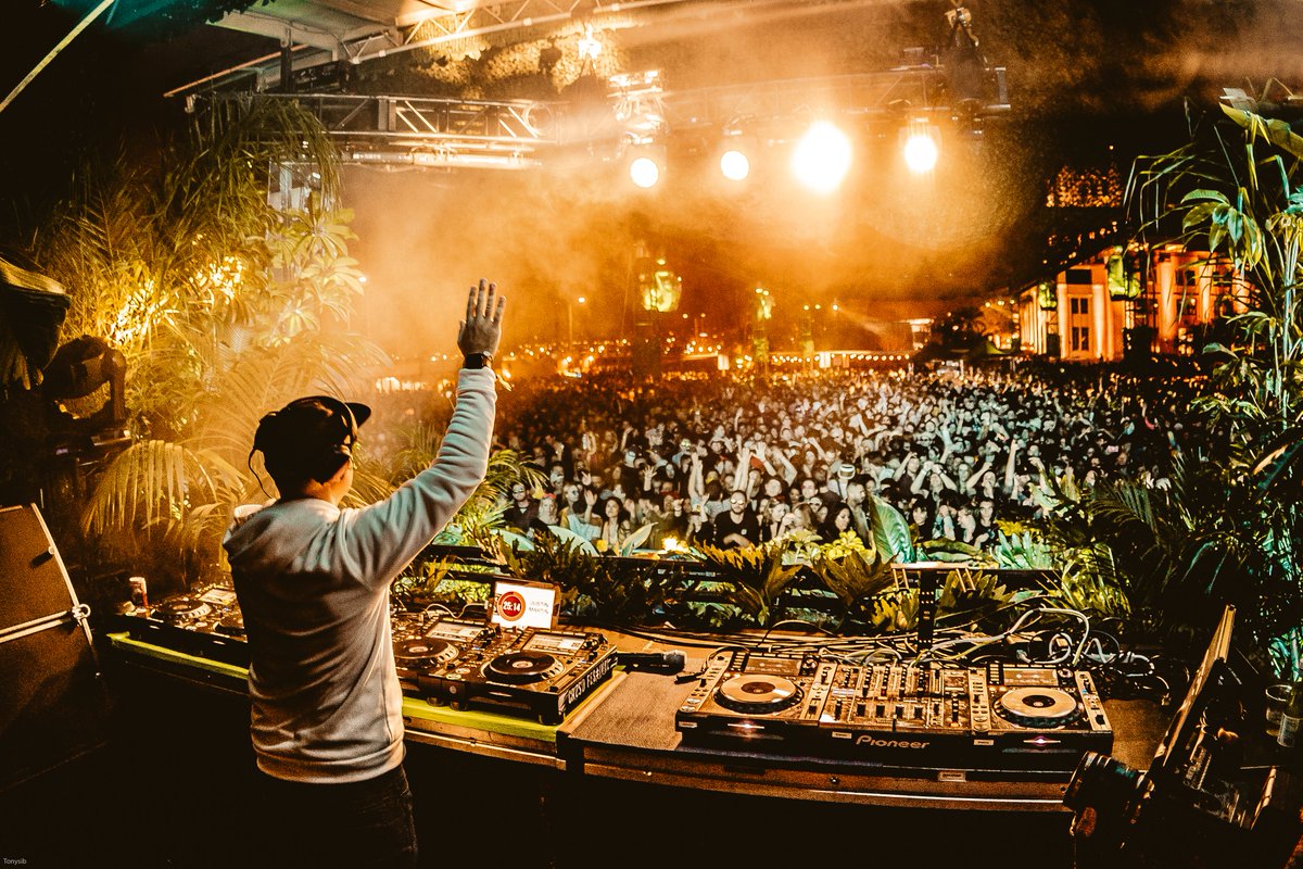 ChurchNightClub's tweet photo. Dirtybird don @justinmartin is back with those booty shakin’ beats tonight at The Church with Doc Martin 💥💥💥 Tickets are going fast! Grab yours stat 👉 https://t.co/29k5xSmkMW https://t.co/oVVH9Wq5kp