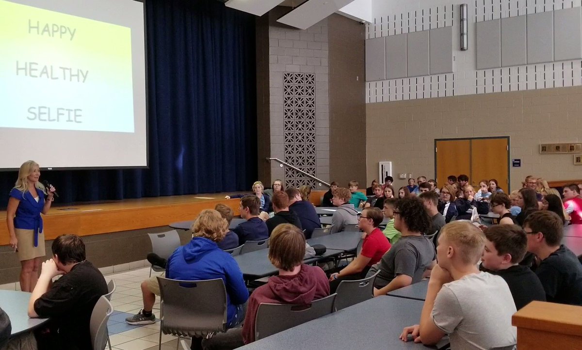 CBosleyTV's tweet photo. A fantastic time speaking to the 700 or so awesome students @LouisvilleLeps @leopard_nation ! Thanks for having me! You guys are #Rockstars ! #foreverandforalltosee #happyhealthyselfie #studentsuccess #speakerlife #lovinit https://t.co/m5n8c9p4Cw