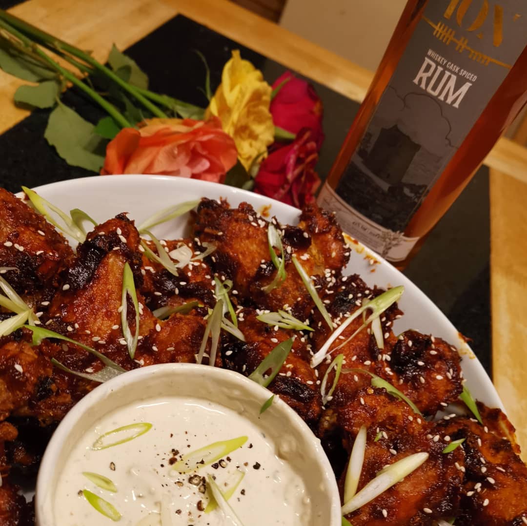 FehinQuinn's tweet photo. As my quest for #chickenwings Valhalla continues, tonight I reached the promised land. @iondistillery whiskey cask spiced rum joined my homemade sauce party & it rocked! #PurityOfSpirit #CastelloCreamyBlue cheese dressing #craftirishspirits #craftirishrum #chickenwings #epic https://t.co/TNNCErk8bX