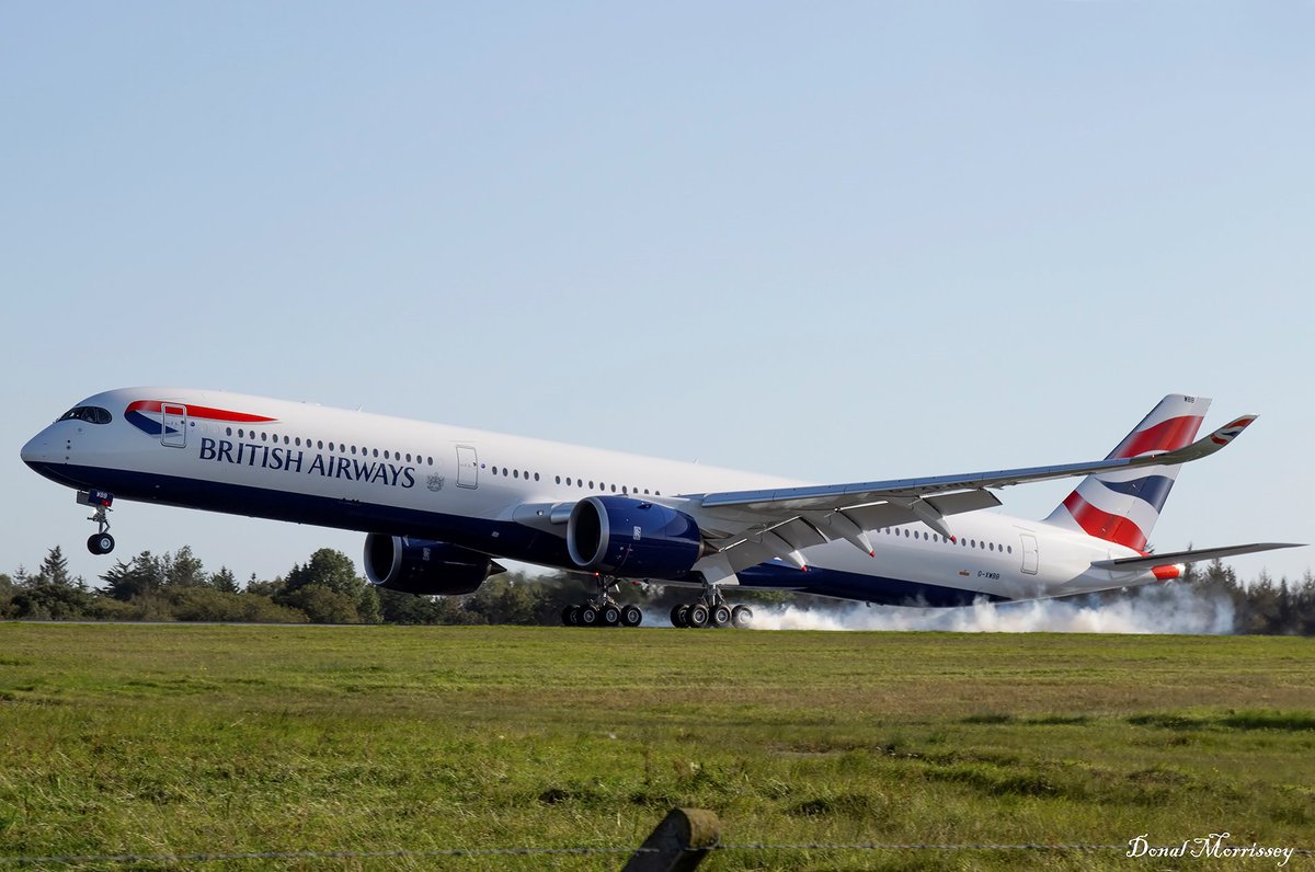 Making a Smokey touchdown @ShannonAirport this evening @British_Airways newest fleet member @Airbus A350 G-XWBB while on training detail.  #avgeek #aviation #airbus #britishairways #crewtraining #shannonAirport