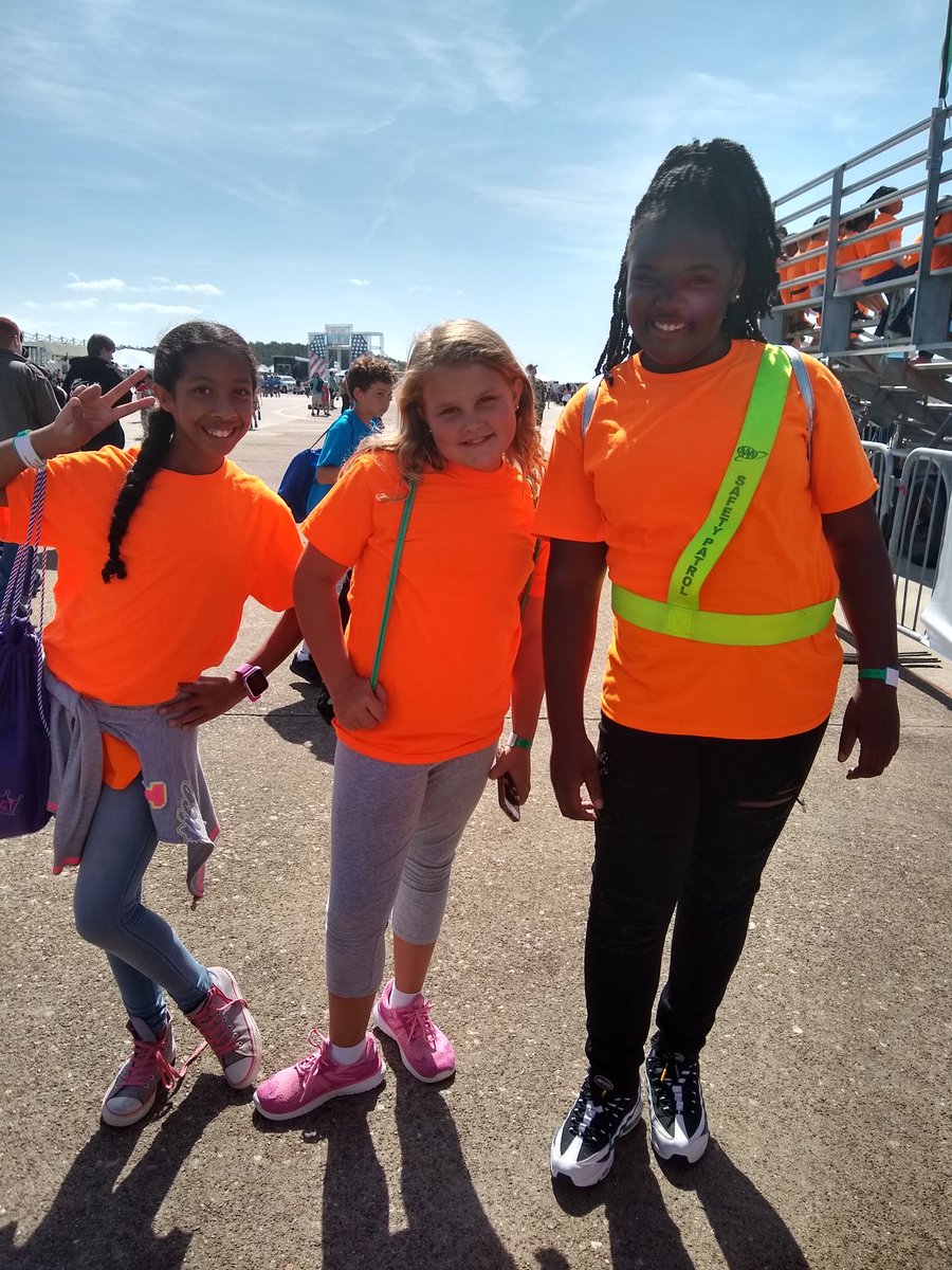 BeckaGoshert's tweet photo. Successful airshow! #GlenwoodKidsDeserveIt, #relentlessgators https://t.co/ffYrob4XoU