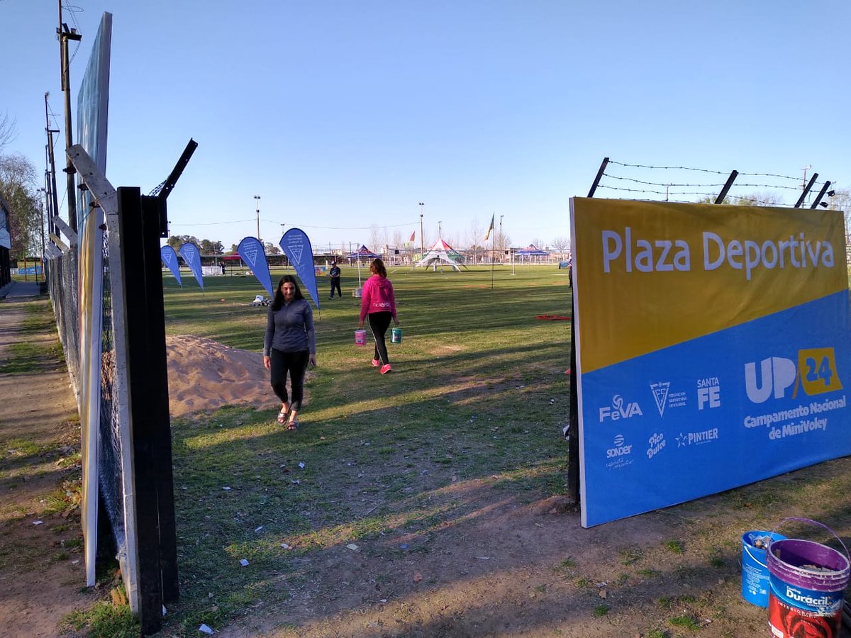 NanoCipriani's tweet photo. El predio deportivo del Club Atlético Libertad de San Jerónimo Norte ya está casi listo para recibir el Campamento Nacional de Minivóley 🏐 #Up24🦊.
Sábado 21 y Domingo 22 de Septiembre, un evento con características únicas en Argentina. https://t.co/bHhaBI1L0m