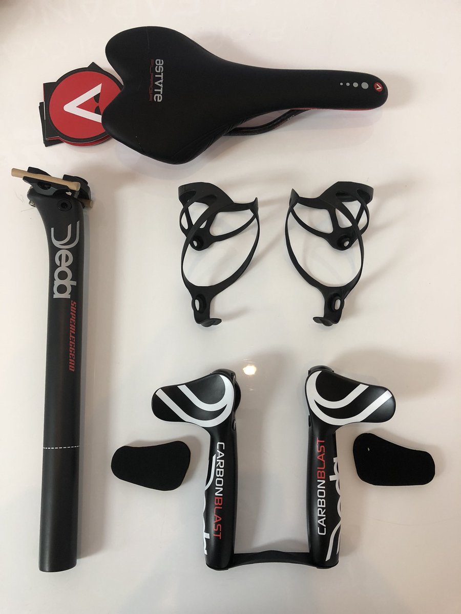 Retweet this tweet &amp; follow <a href="/TheProsHub/">The Pro's Hub</a> for a chance to WIN this crazy carbon bundle! Carbon rail saddle, carbon bottle cages, super light carbon seat post and.... carbon blast aero bars! Winner announced this Sunday! Follow us and RETWEET! 🤞