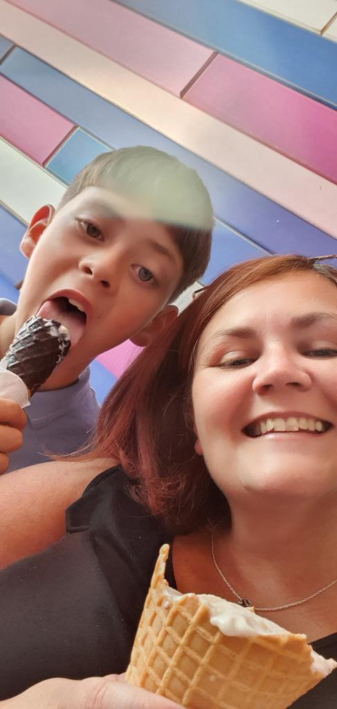 lynnemlove's tweet photo. Ice Cream with my favourite #FamilyTime #NothingElseForIt https://t.co/WfJjZNwCNG