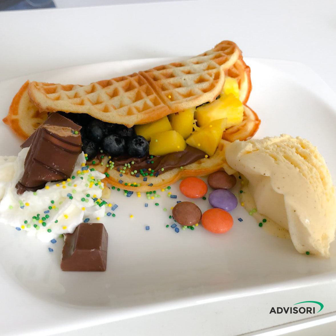 AdvisoriFTC's tweet photo. Sweet Friday, diese Woche haben wir unsere ADVISORIS mit leckeren selbstgemachten Waffeln in das Wochenende verabschiedet.
#advisoriftc #Beratung #Consulting #business #benefit #teamlife #worklifebalance #Waffeln #sweets #team #work #wochenende #essen #instafood #büroleben https://t.co/OBG6hpPWoy