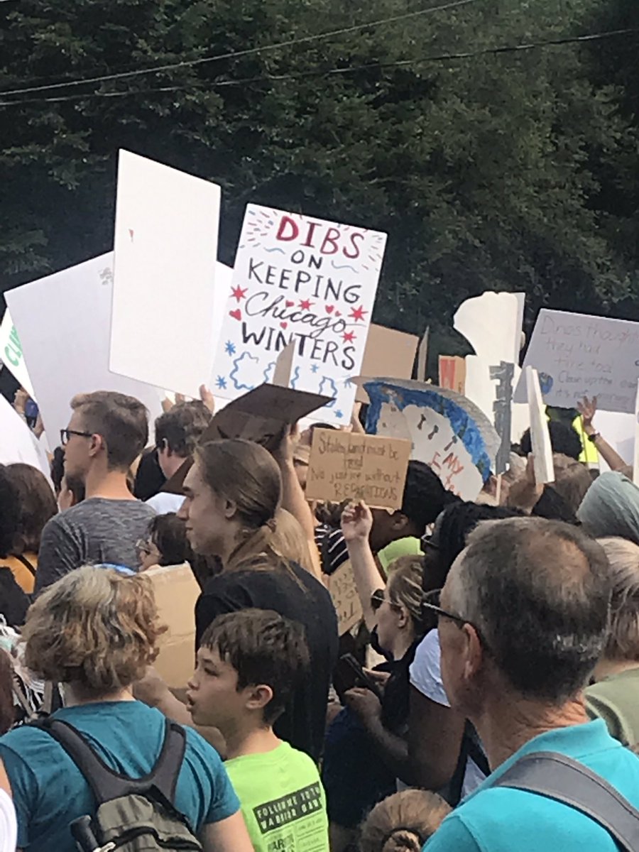 RobHartWBBM's tweet photo. This is indeed a Chicago march #ClimateStrike @WBBMNewsradio https://t.co/inI1VN2La8