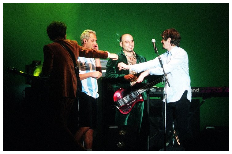 enremolinosuy's tweet photo. EFEMÉRIDES |
Se cumplen 22 años de "El Ultimo Concierto" de Soda Stereo.
El 20 de Setiembre de 1997, el grupo se despedía en River.

10 años después, el 20 de Setiembre de 2007, los veíamos volver. 
Soda Stereo presentaba su gira Me Verás Volver en Museum, de Buenos Aires. https://t.co/qeJTmWTIOf