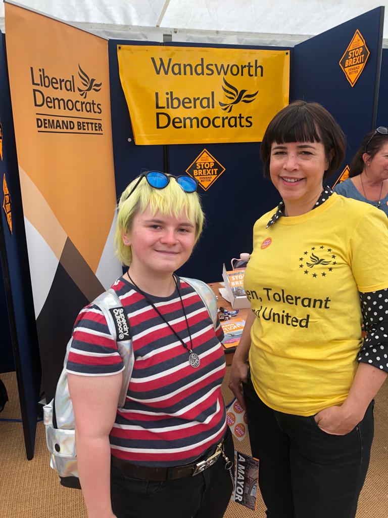 SueWixLD's tweet photo. Had a great time at
#RoeFreshers #HelloRoe earlier!
Best of luck to all @RoehamptonUni students - hope you have a great year π https://t.co/rKKXitcE6H