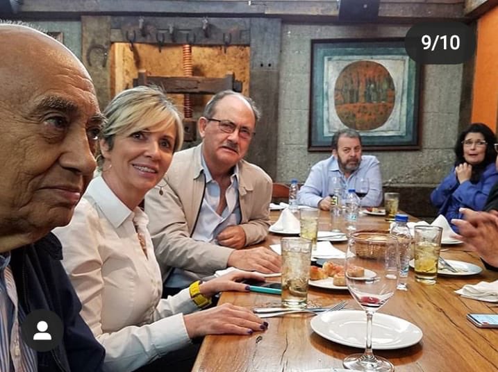 al_farandula's tweet photo. Así celebran los traidores del país “La mesita del diálogo” dan asco y pena. https://t.co/oBXPKRw47k