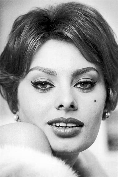 Happy 85th birthday to a timeless Italian beauty Sophia Loren...  