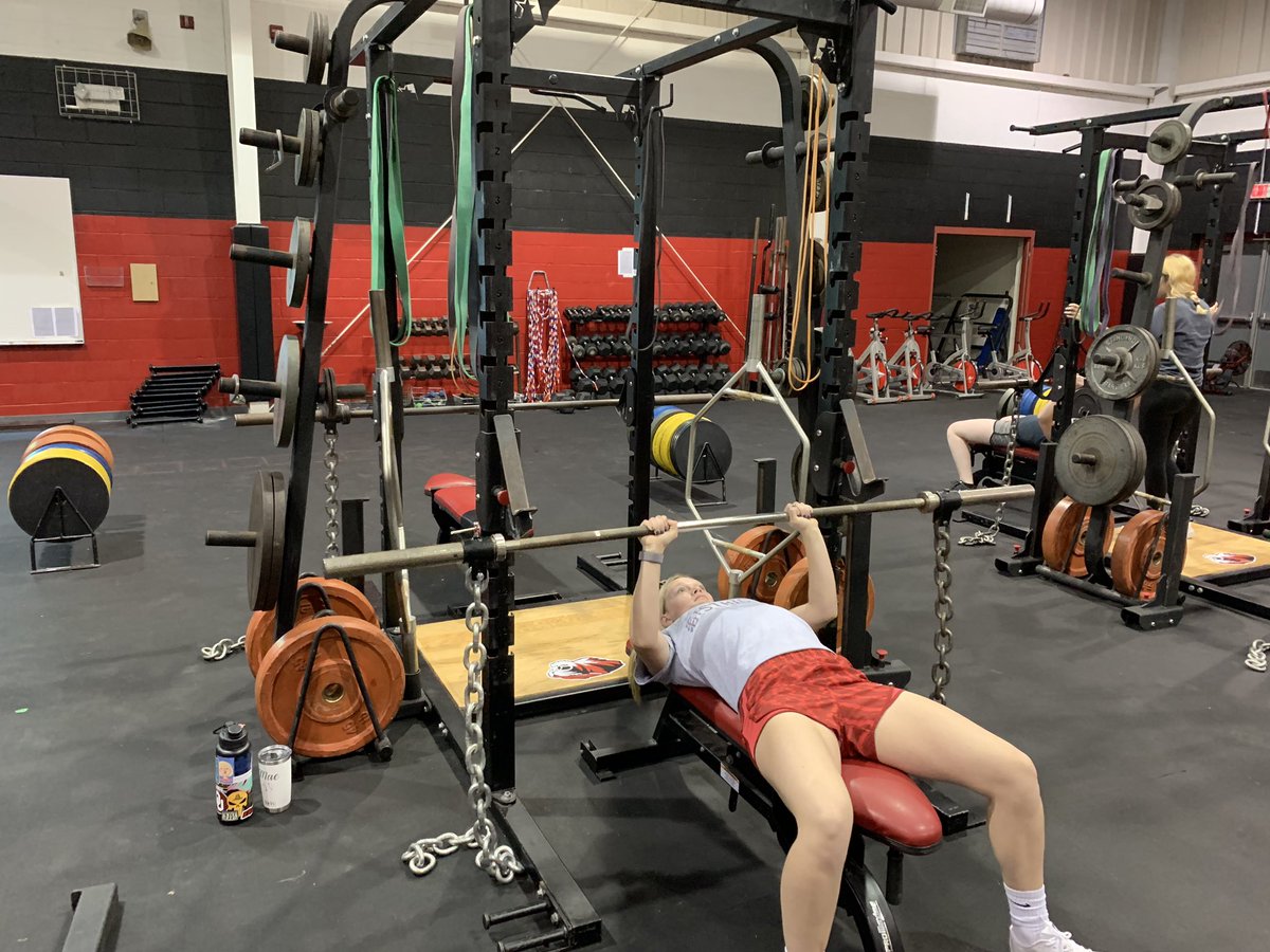 k_kellerstrass's tweet photo. Dynamic split day... it’s game day!! #PHSathletics #PHSstrength https://t.co/MCQLiIMtRo