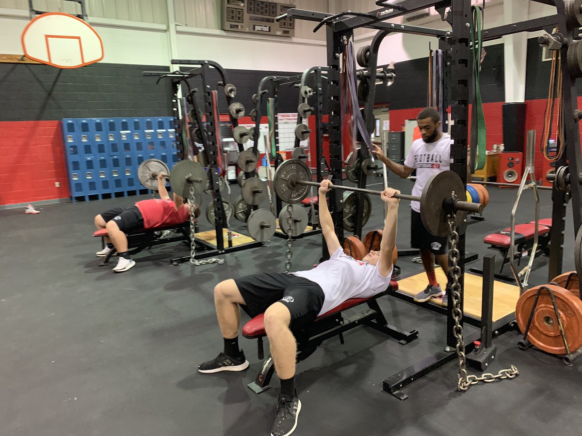 k_kellerstrass's tweet photo. Dynamic split day... it’s game day!! #PHSathletics #PHSstrength https://t.co/MCQLiIMtRo
